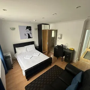 https://3-luxury-en-suite-bedrooms.cardiffhotelswales.com