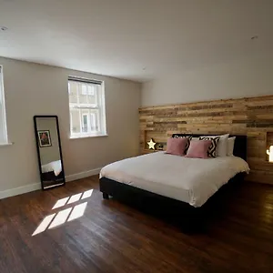 N5 Townhouse, Sleeps 20 Brighton
